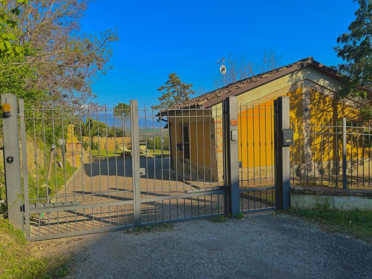 Casolare Del Maestrale - M&M Holiday House Perugia Bagian luar foto